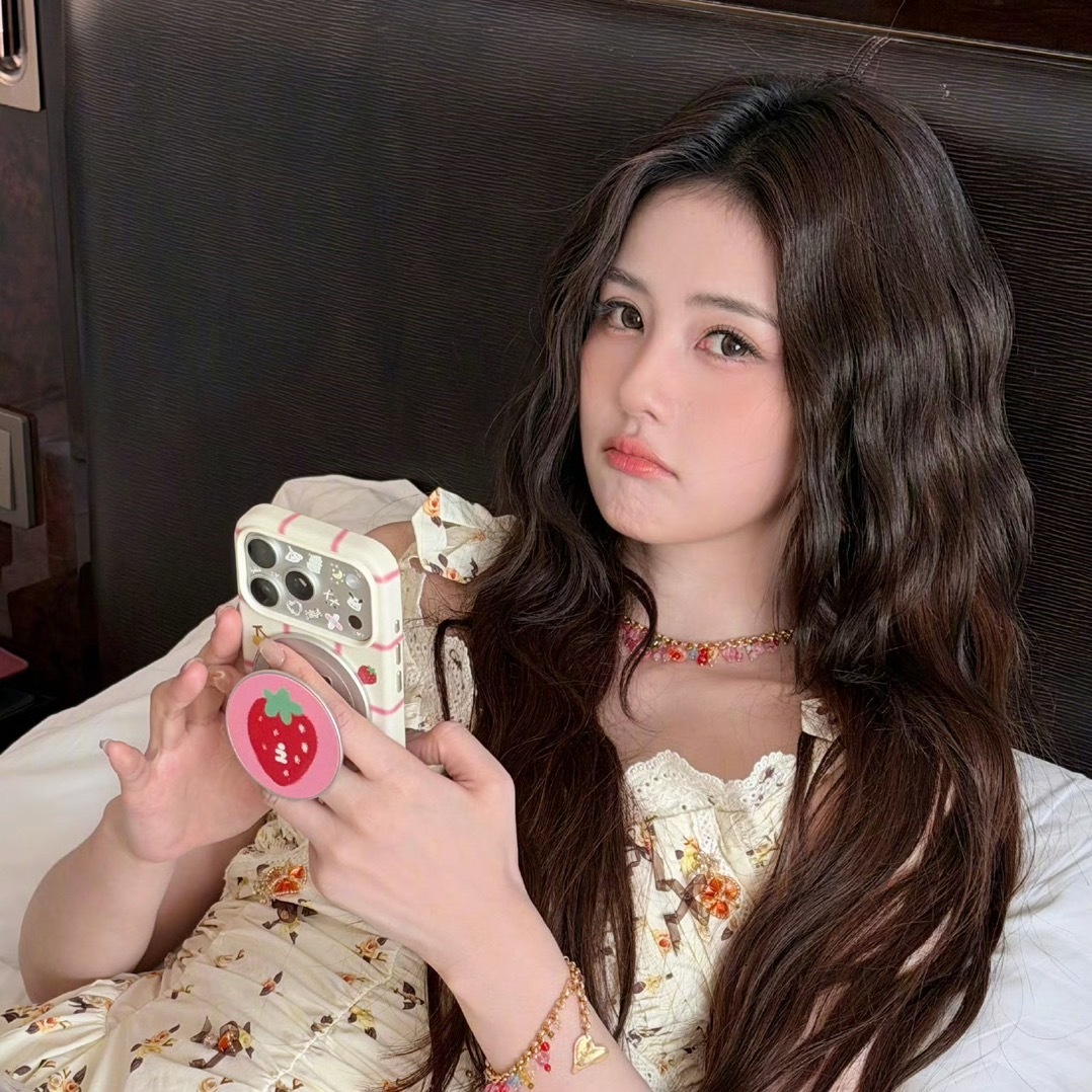 五月顺利 小萌孩✌︎' ֊'