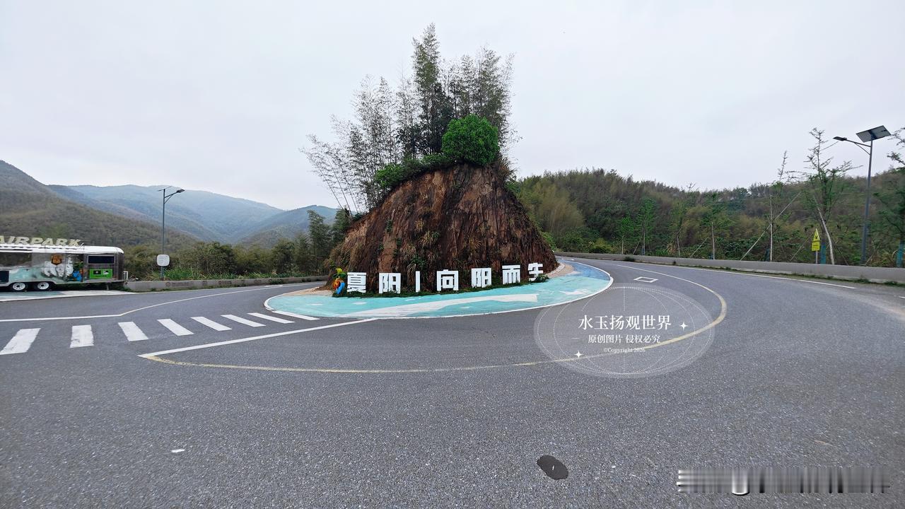 说真的，来安吉前我真没想到，在江南水乡能撞见这样一片“塞外风光” 。小杭坑观景台