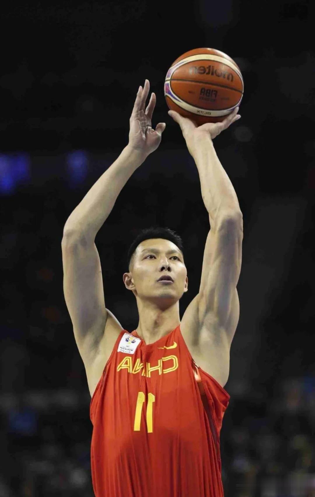 易建联为什么突然宣布退役？

易建联宣布退役，这标志着他篮球生涯的终结。关于他退