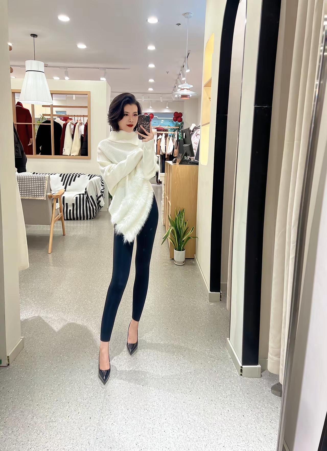 这腿细的有点吓风一吹就倒的感觉