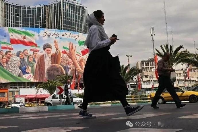 中东局势 这场战争该如何结束呢？博尔顿认为，阿亚图拉政权内部不存在真正的温和派，