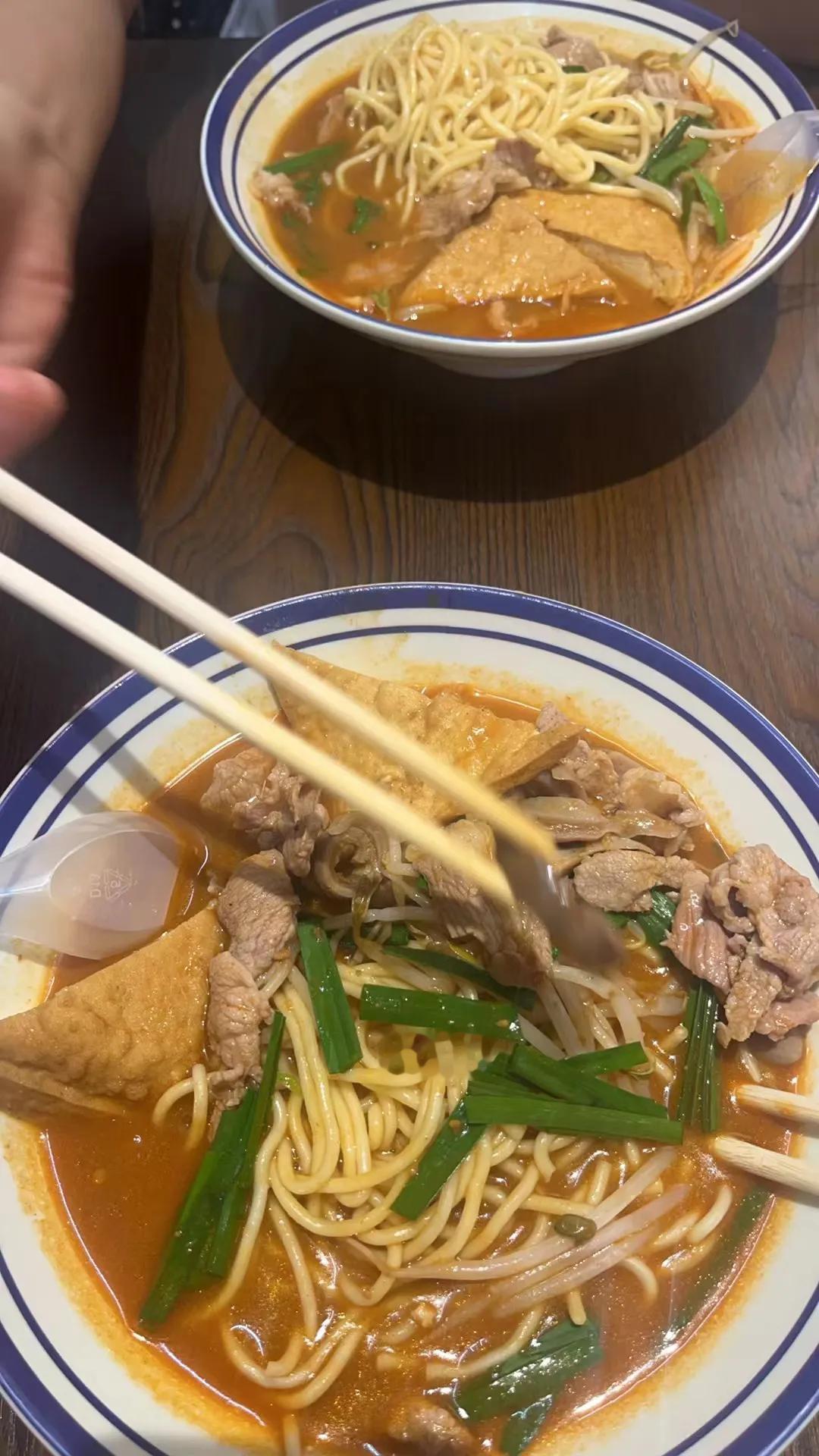 在厦门逛吃逛吃……

分别体验了沙茶面，面线糊，姜母鸭，海蛎煎，醋肉，四果汤，土