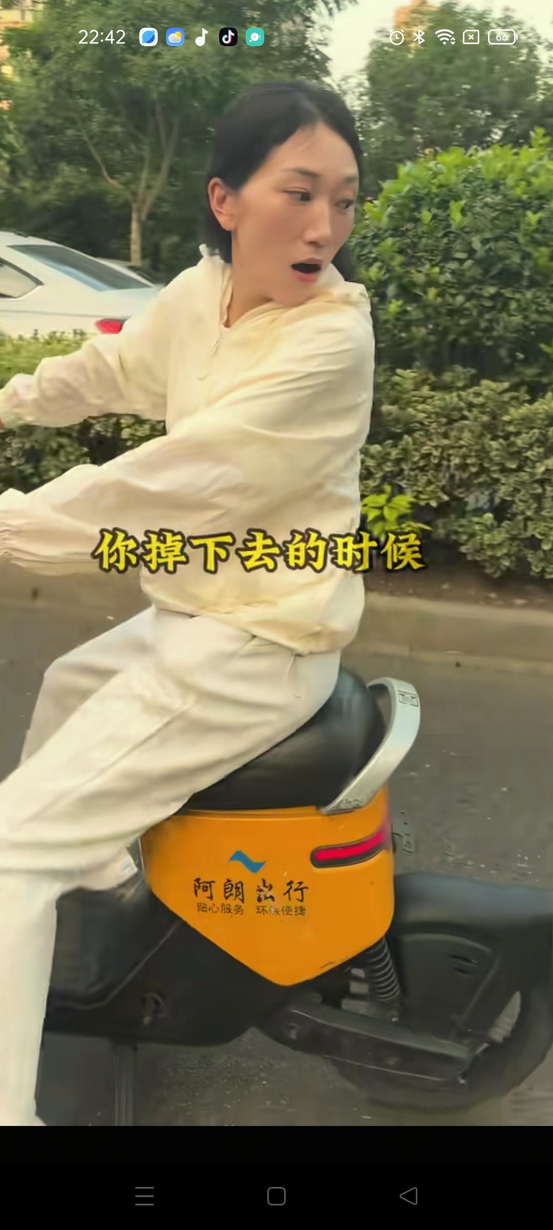 不管林丽现在有多么落魄，但是她依然非常乐观，在杭州这段时间，她不停的更新视频，我