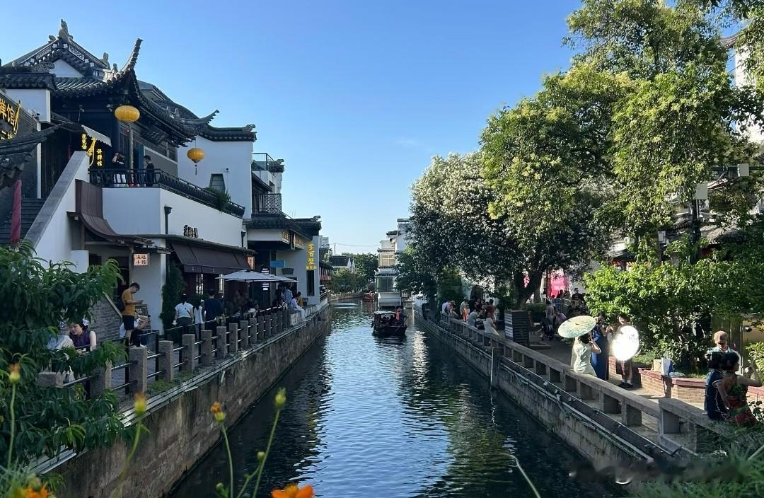 ❤️我们总是在外寻找，寻找更好的工作、更高的收入、更大的房子……却忘了问自己：心