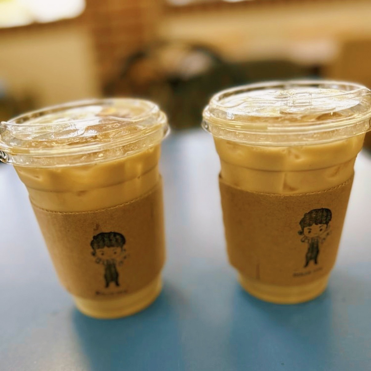 星期一通常没空好好吃午饭，于是咖啡就是我的最佳良伴☕两杯都是我的