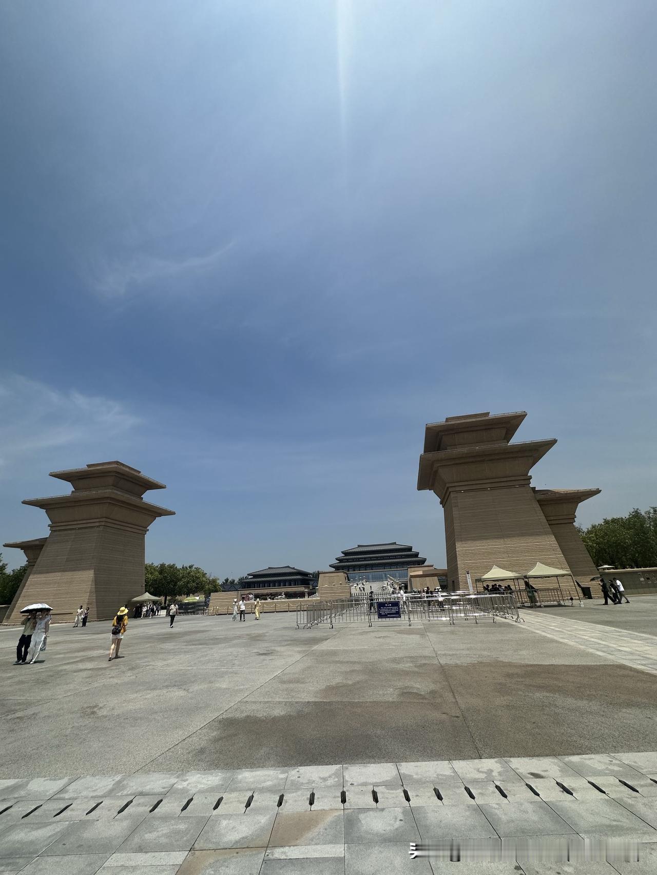 郑州出发 甘南之行结束，路过西安
坐地铁直达，陕西历史博物馆秦汉馆
很震撼，里边