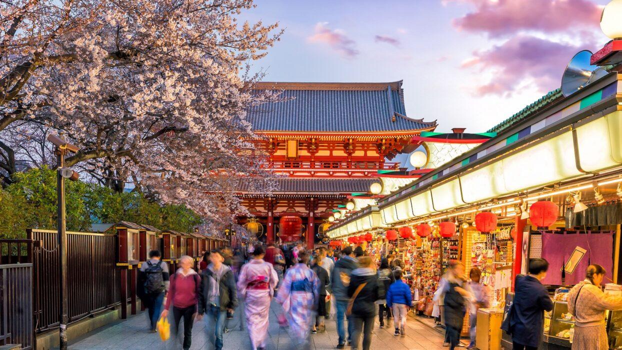 在日本工作的华人感慨：不要信媒体吹牛，日本相当于我国二线城市。 说这话的是老周，