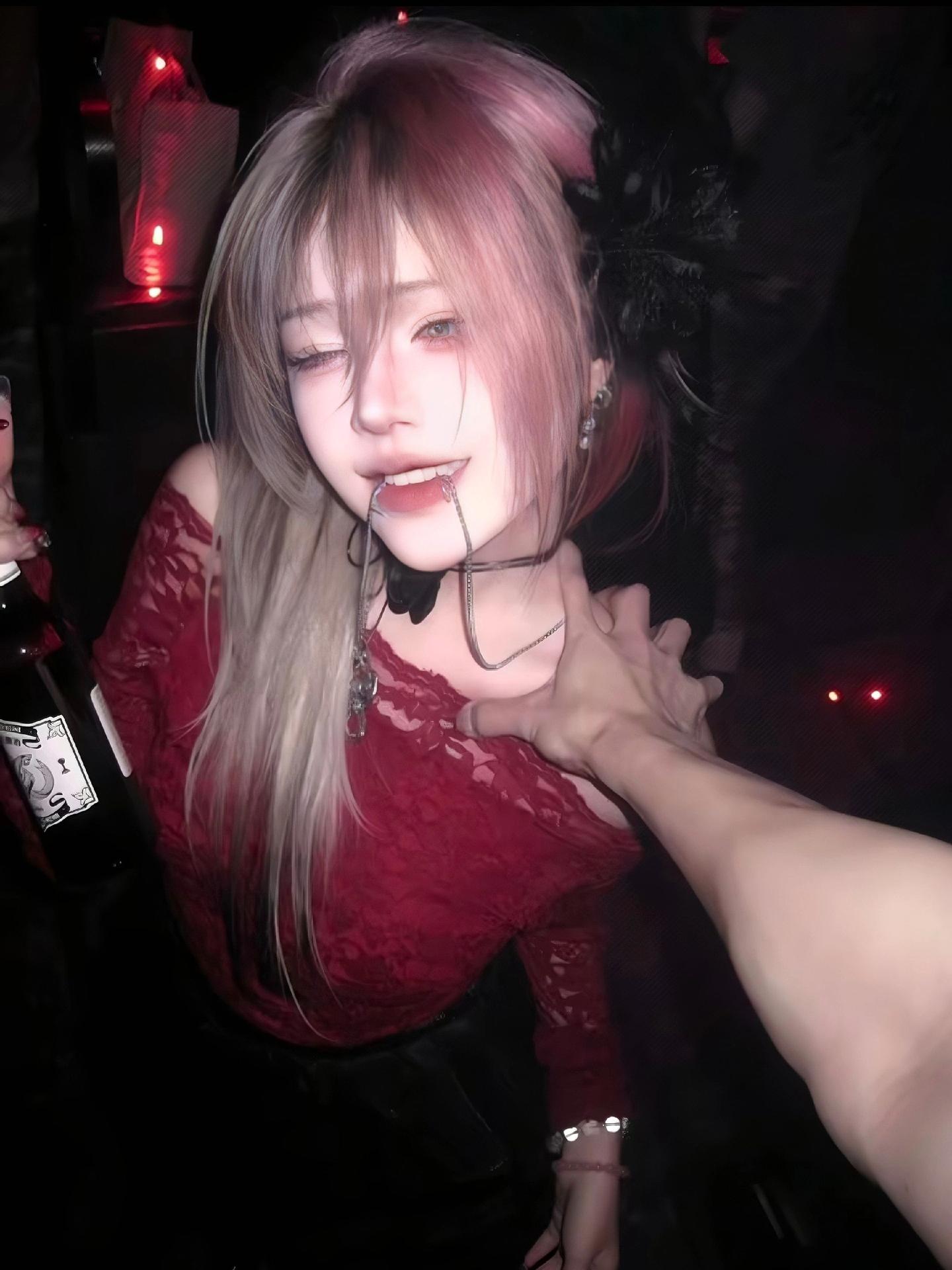 想和你亲嘴 又怕你喝过她的水