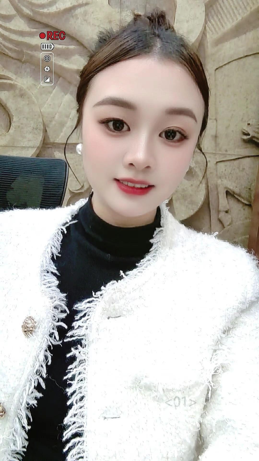 “唉……说实话吧，我后悔了，真的后悔当初所做的选择。如今的自己让我满心...