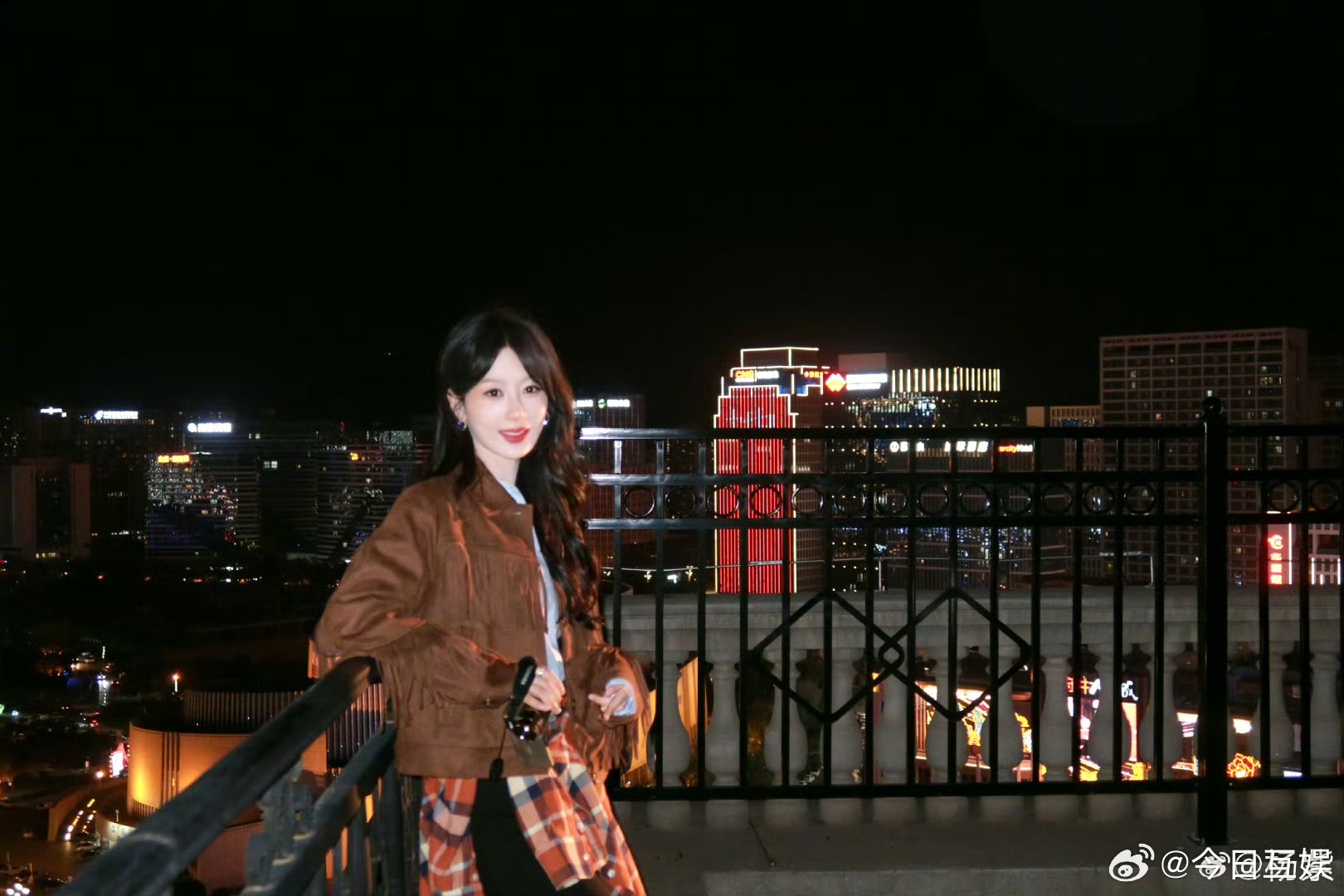 杨紫[超话]杨紫风里的秋天杨紫风里有秋天 ​杨紫美照营业啦！风里有秋天的味道啦！