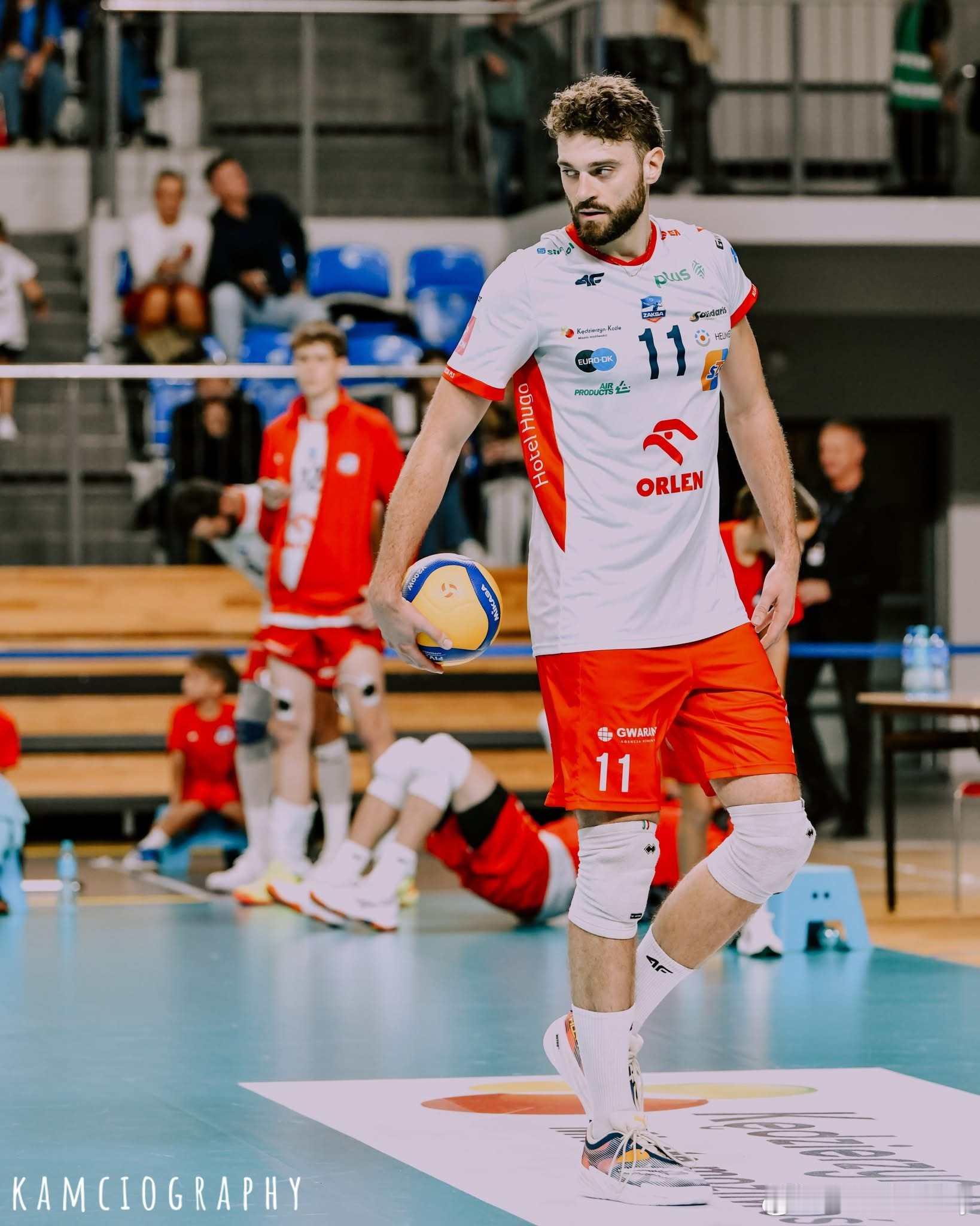 19扣14中，扣球双率74&68%，本赛季加盟波超zaksa的雷奇利基先生表现好