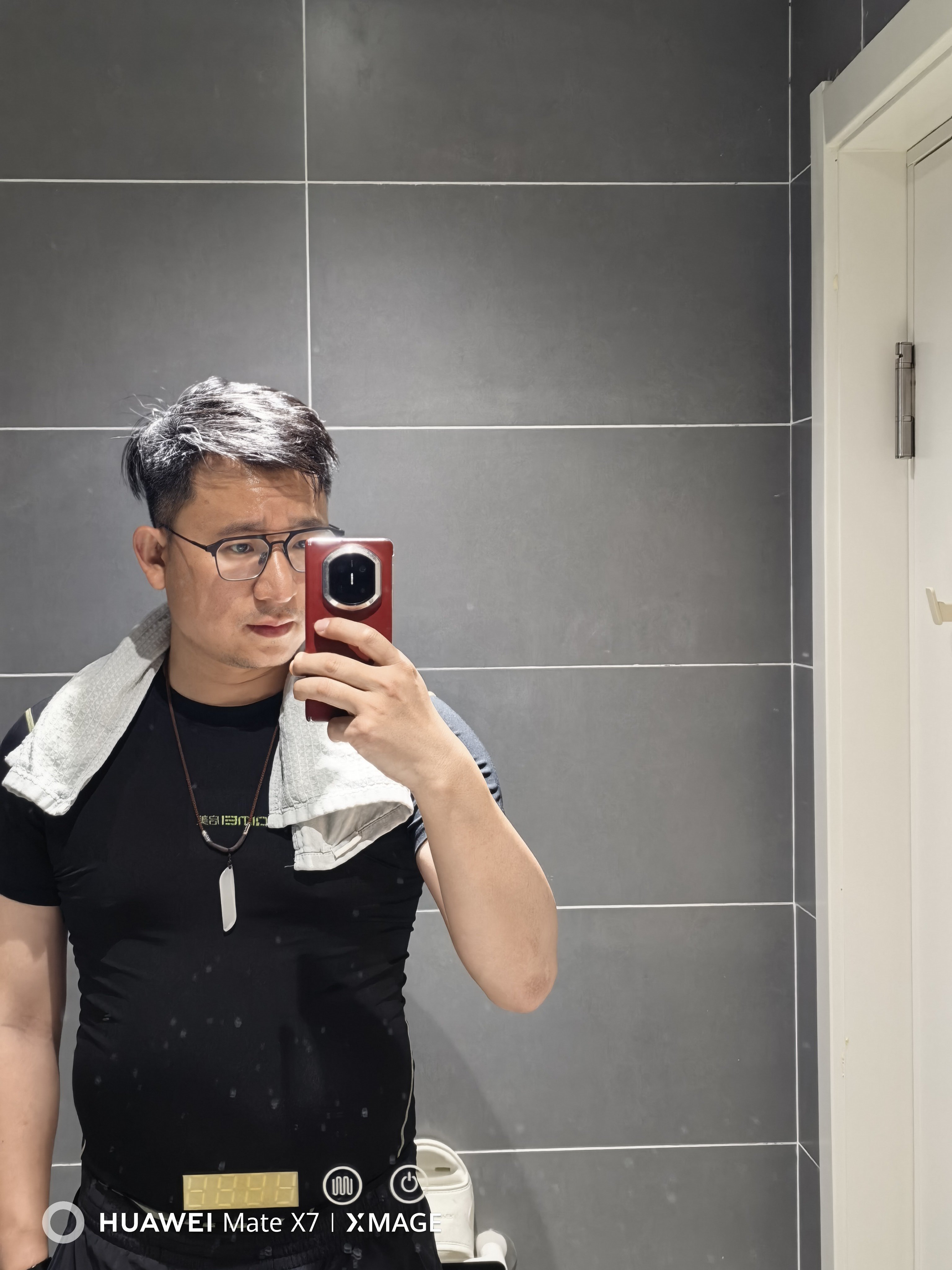 谁又能拒绝一个24小时健身房呢就在楼下想练就练还带淋浴间今天是疯狂星期二还免费送