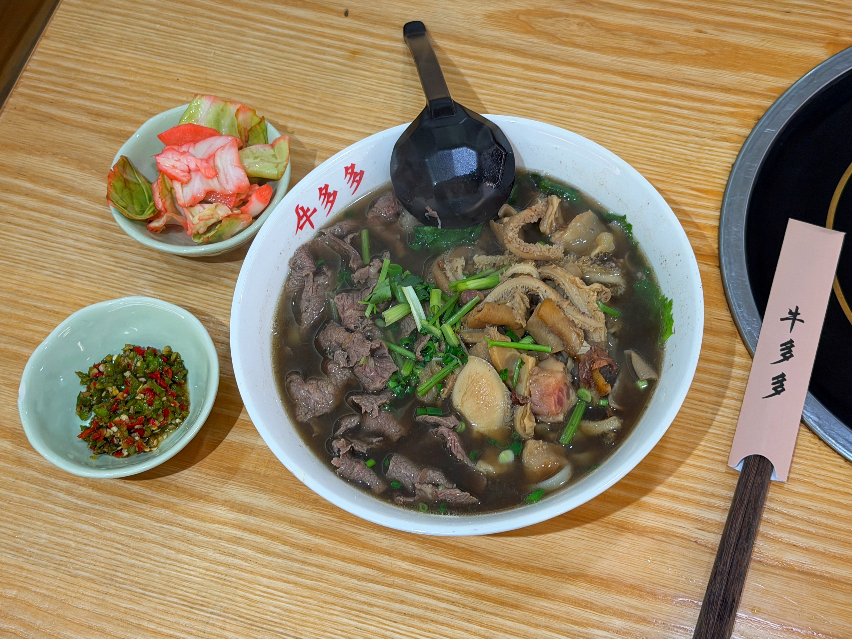 深夜到宁波赛道的标准操作，牛多多牛肉面🐮🥩🍜欣哲频道 奥迪e7x