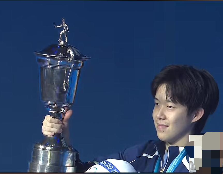 功夫不负有心人！

昨晚看球赛直播看到很晚，球赛结束后，又想看颁奖，可惜CCTV