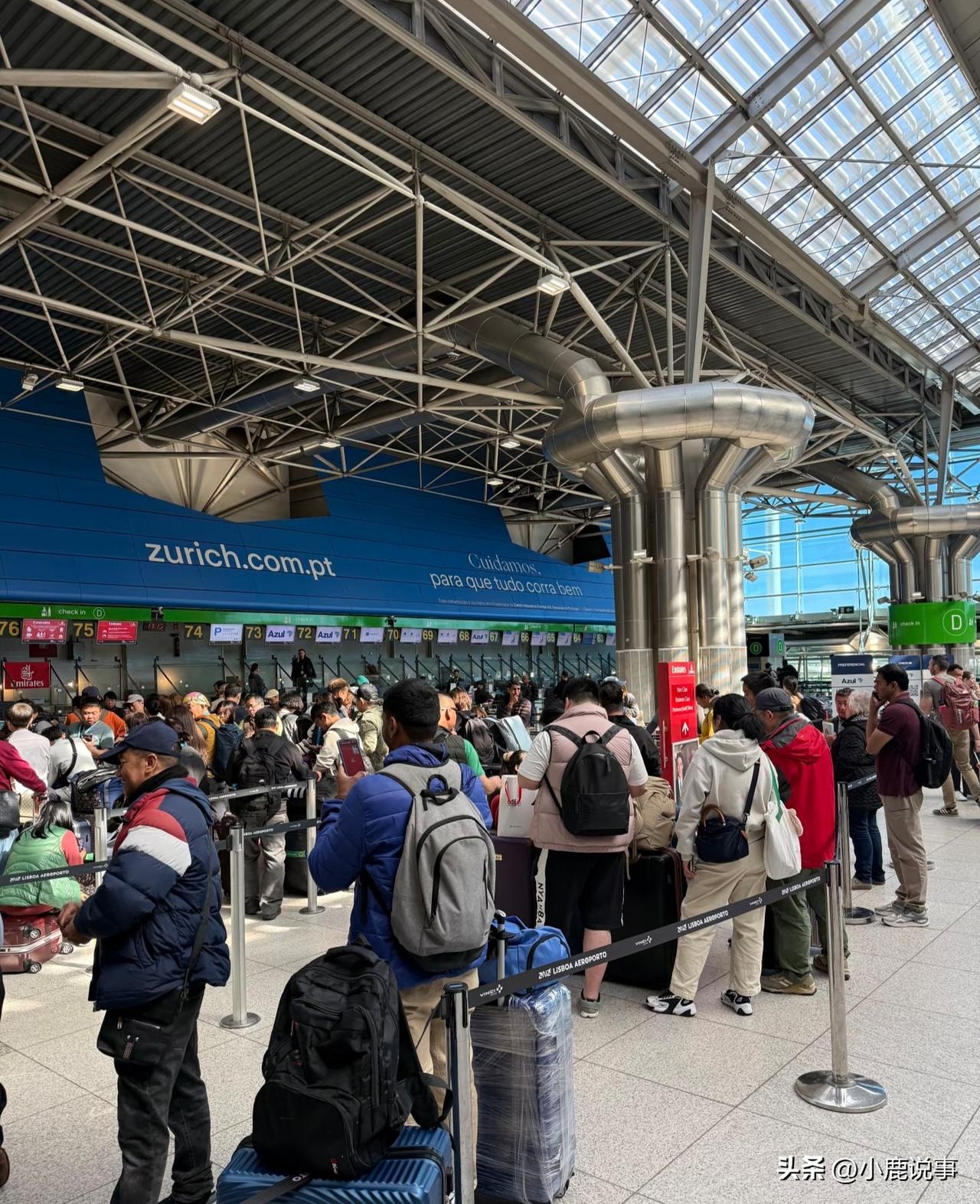 现在想想，迪拜这场风波，
最让人揪心的不是游客，
而是一群一辈子没出过远门的老人