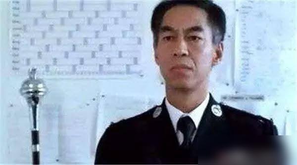 从神学院讲台直接杀进邵氏电影的修罗场，这跨度搁在现在绝对是热搜预定。

田青这个