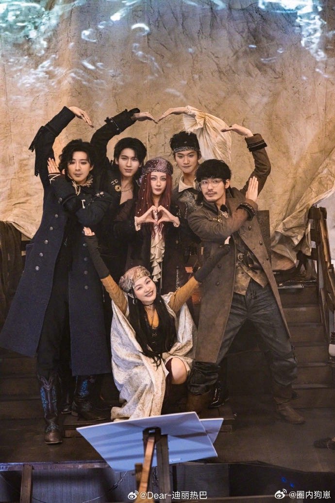 迪丽热巴追凶从推市到林山市 开推推理女王热巴上线！邓妍主任打拐超靠谱，审讯对峙气