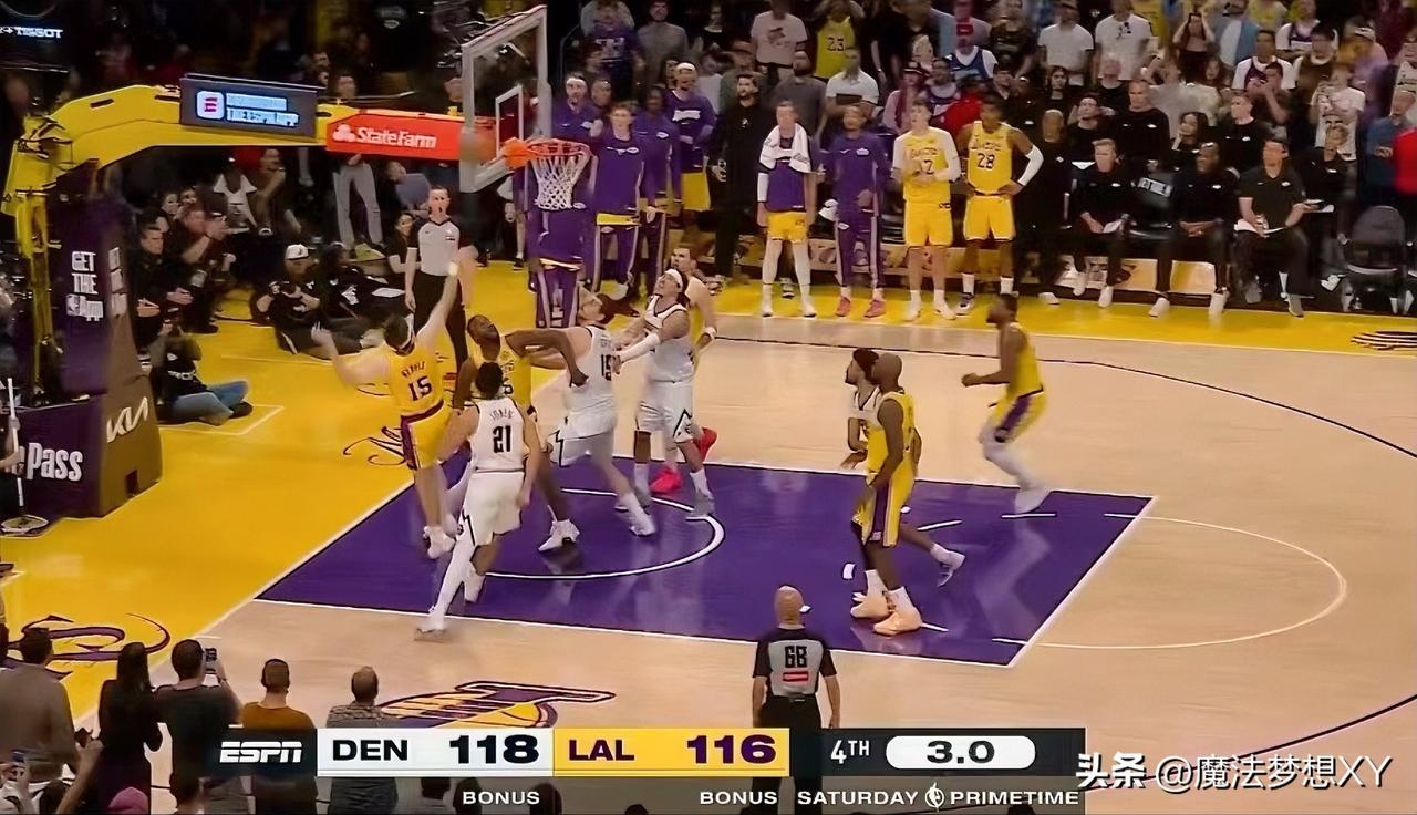 我终于明白了，
为啥湖人要给里弗斯顶薪合同？
不是他拿了全队最高分，而是
他在关