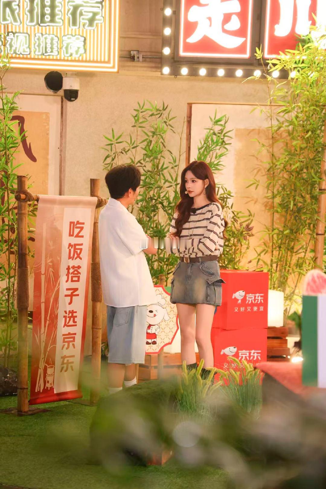 家乡美食大赛成都路透家乡美食大赛 维嘉沈梦辰在春熙路火锅店被偶遇！路透里那口翻滚
