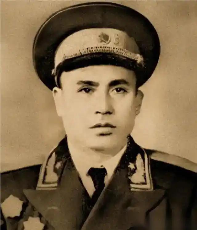 1947年四野特殊婚事：师长新婚夜不近妻室，唯一要求令人动容
 
很多人都不知道