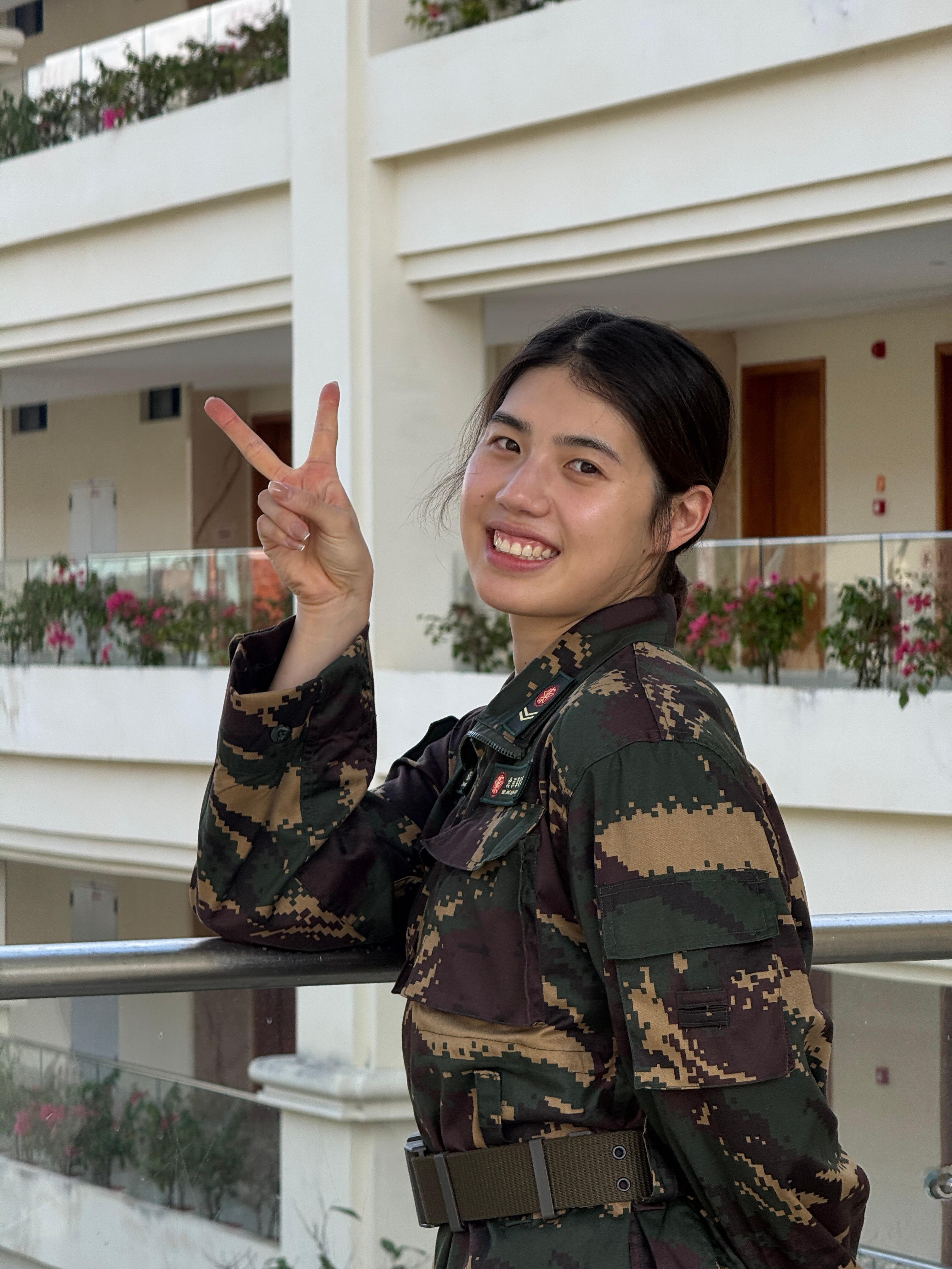 很遗憾因为脚伤错过完整的军训下次一定要学会匕首操 好酷霏比寻常 白沙