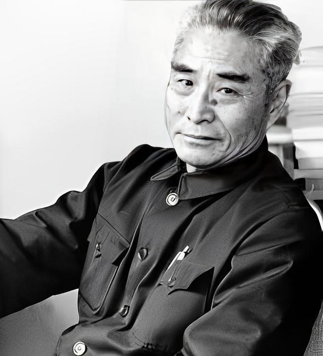 1975黄维特赦后放话：最恨两人！见廖运周时为何红了眼眶？

关了二十七年，国民