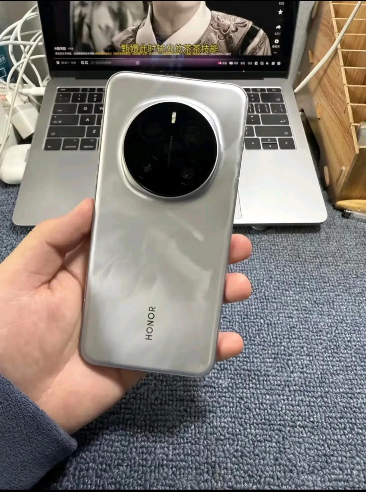 荣耀又搞事情了，卫星通讯版的荣耀Magic7 Pro比普通版的还便宜。

刚看了