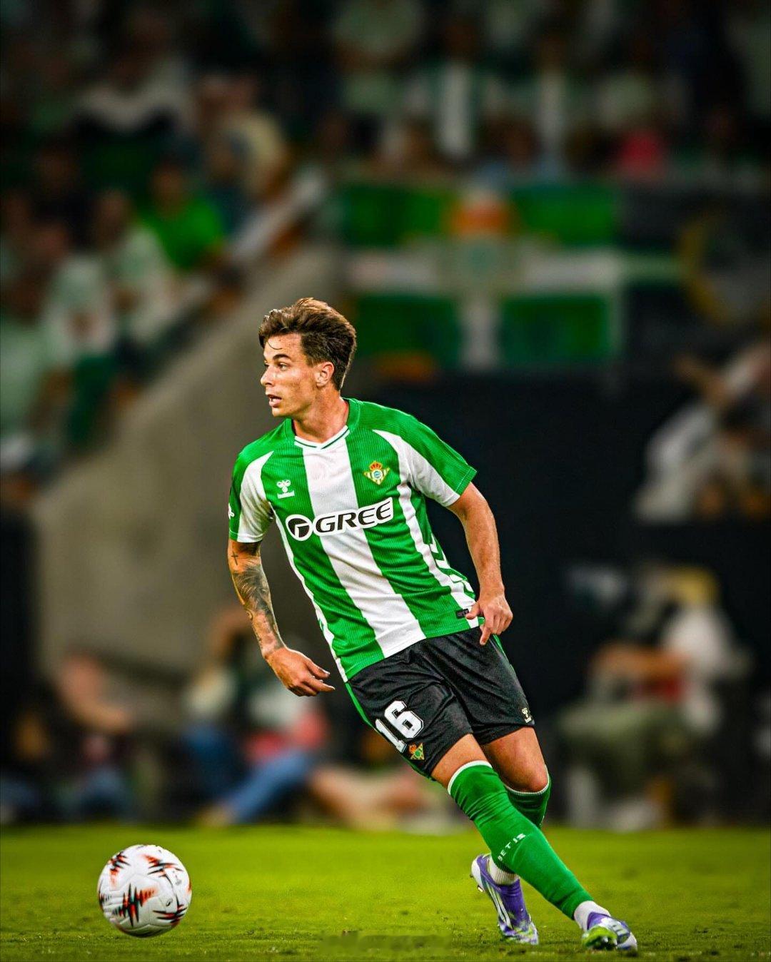 欧洲阿根廷球员 皇家贝蒂斯瓦伦丁·戈麦斯本赛季西甲联赛230分钟：🔄 140次