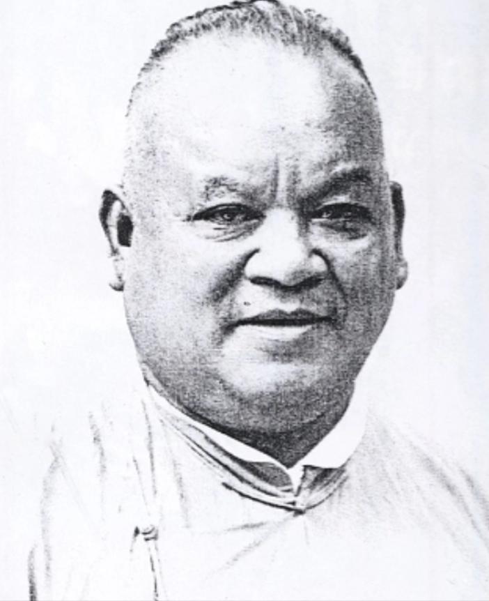 1952年，大白兔奶糖创始人冼冠生，跳楼身亡时，口袋里藏着一张纸，记录着抗战时，