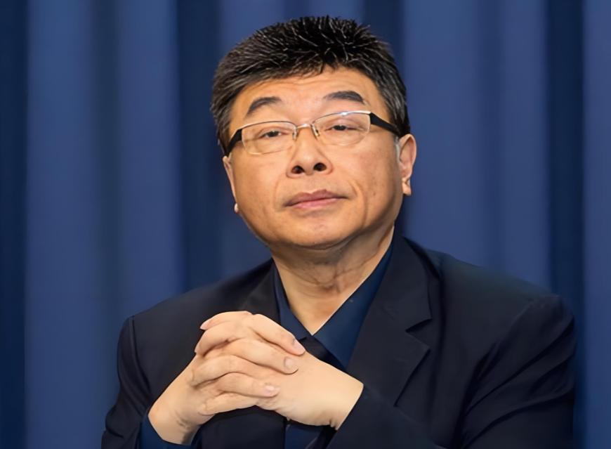 支持邱毅的建议，解决台湾问题，千万要快，准，狠，用定点清除战术，把几个闹得最凶的