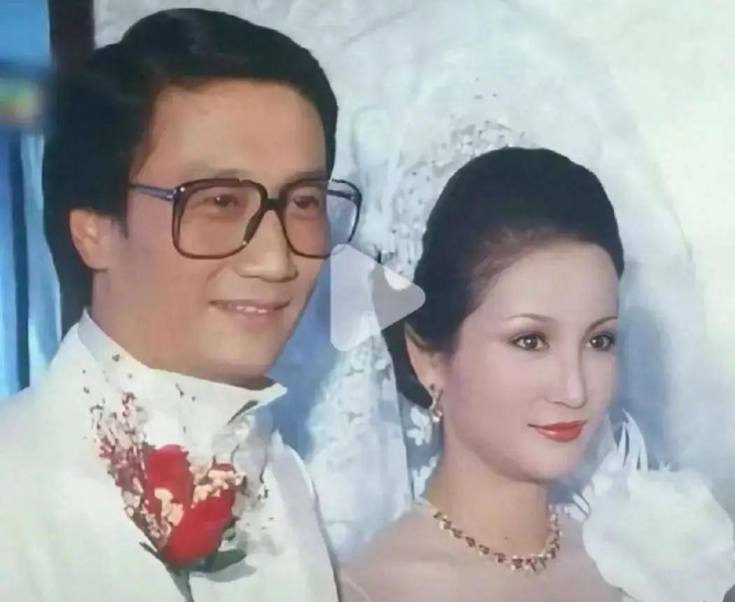 谢贤走了，最难受的未必是一对儿女，而是相伴16年的前妻狄波拉。两人和平分开，离婚