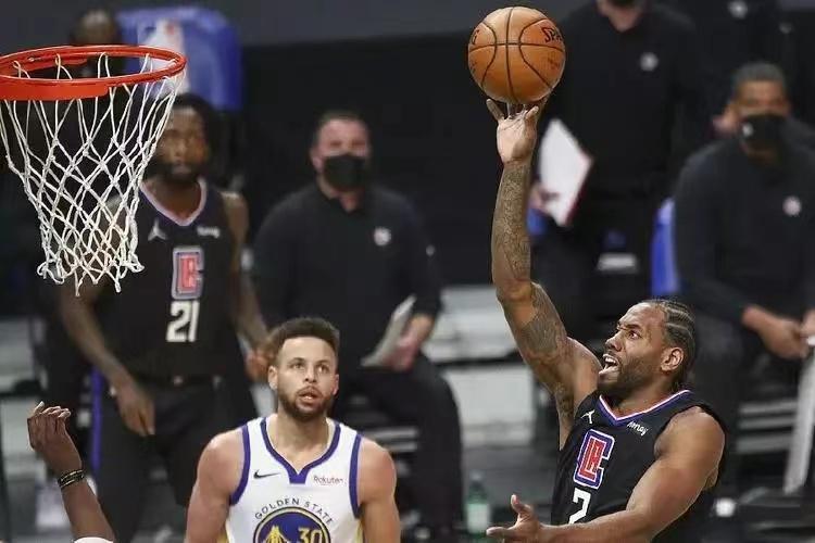 库里的第五冠不远了，迈尔斯先斩后奏，勇士7换1交易报价伦纳德。
根据ESPN记者