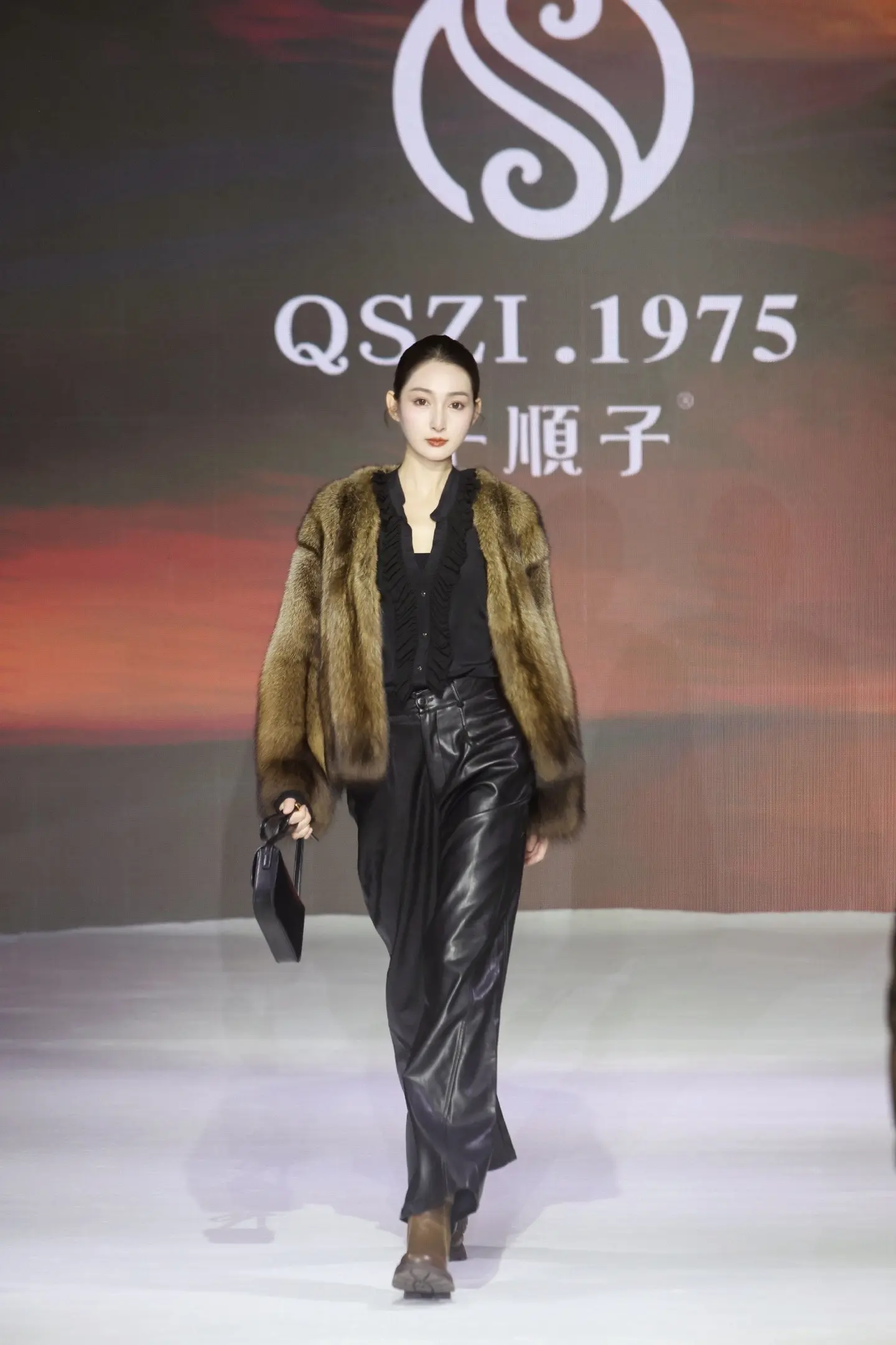 就走呗。