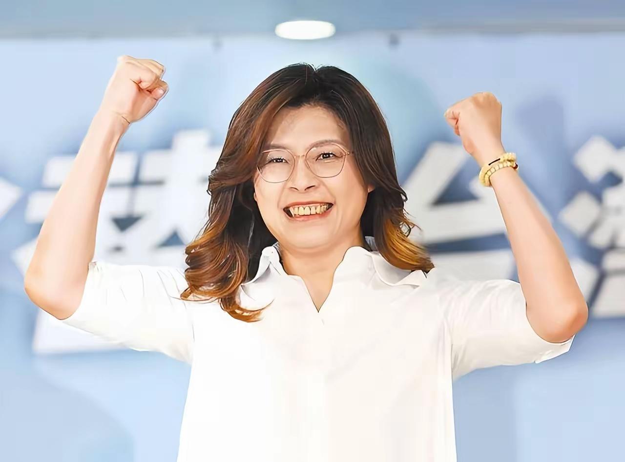 新北尘埃落定，台中僵持不下，赖清德突然软了。
郑丽文这次没靠喊话压人，而是等侯友