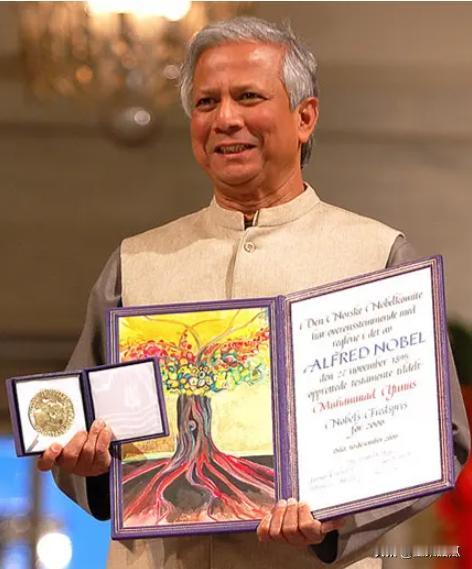 尤努斯当选孟加拉国临时政府首脑，马上呼吁抗议活动参与者保持冷静，放弃暴力。正确利