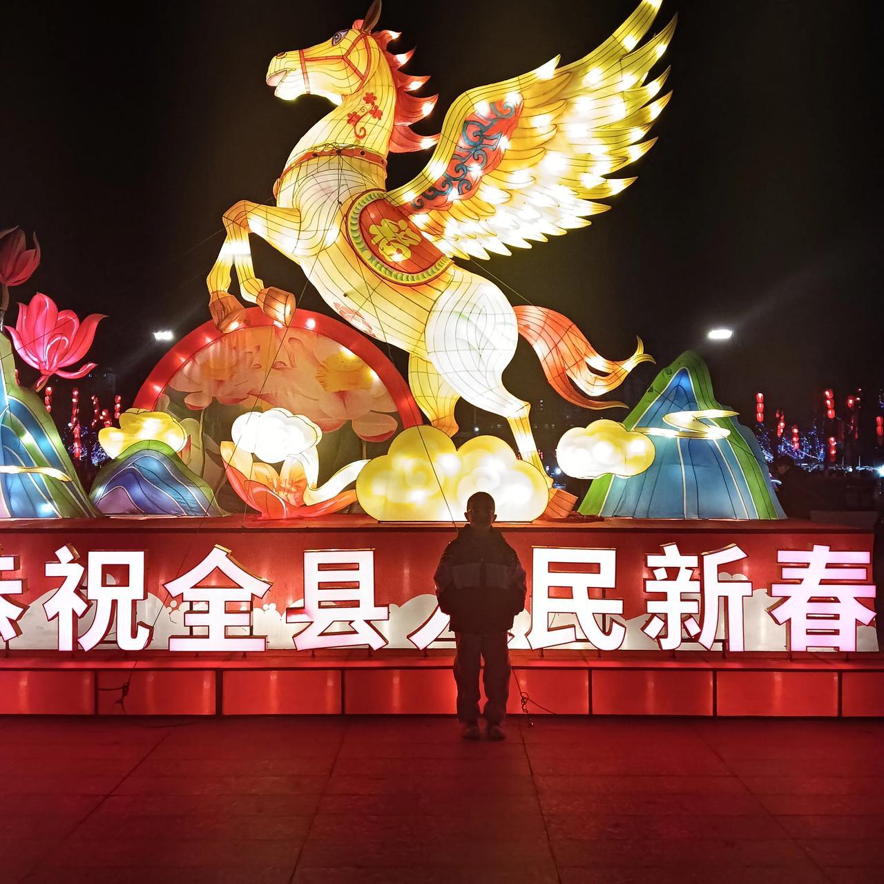 今天带我儿子女儿出去玩了一圈，女儿羞涩不愿意拍照！