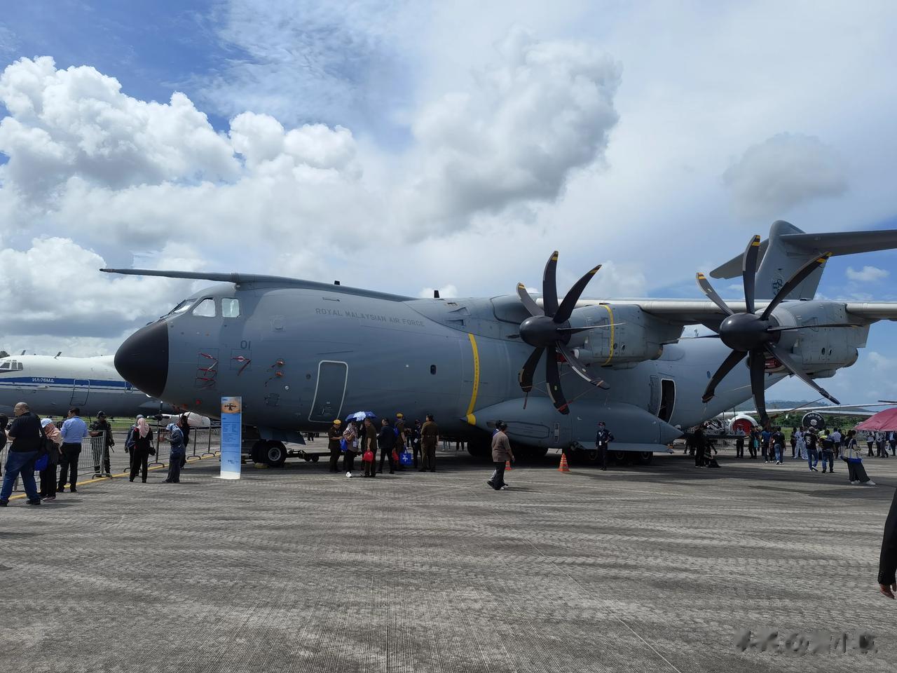 航展上空客A400M细节，发动机、螺旋桨，还有阿汤哥扒过的舱门……