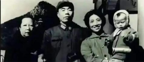 1948 年曾泽生率 2.3 万将士起义，蒋介石密令诛杀其全家，北平手握重兵的同