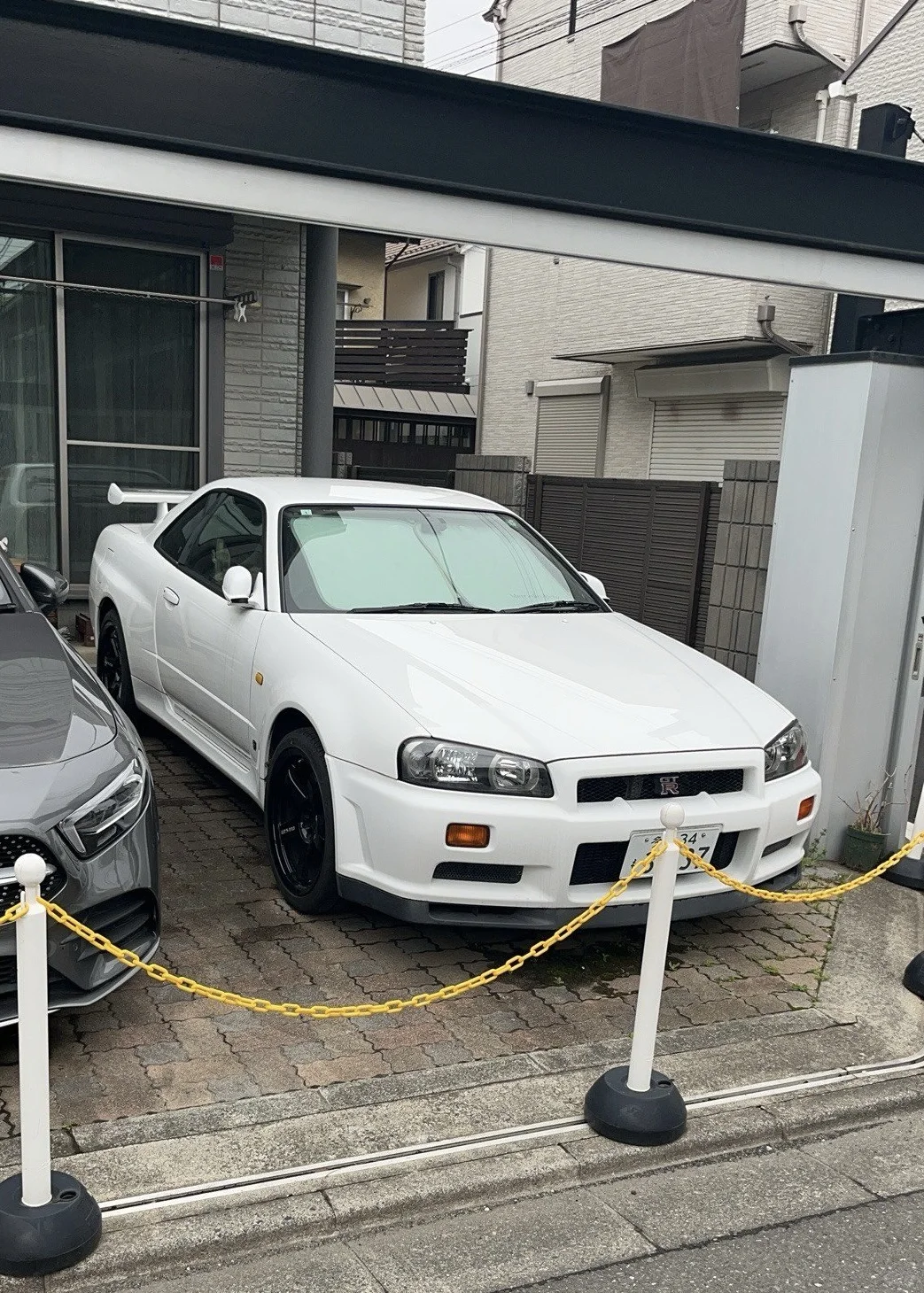 网友在日本街边拍到的日产R34
