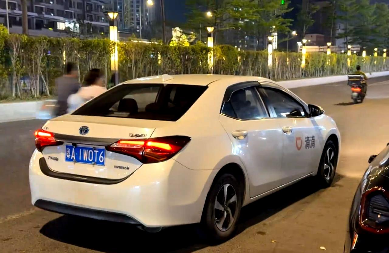 竟然还有人用油车跑滴滴

路边看到一台在等车的滴滴，竟然还是蓝牌的，这年头能打车