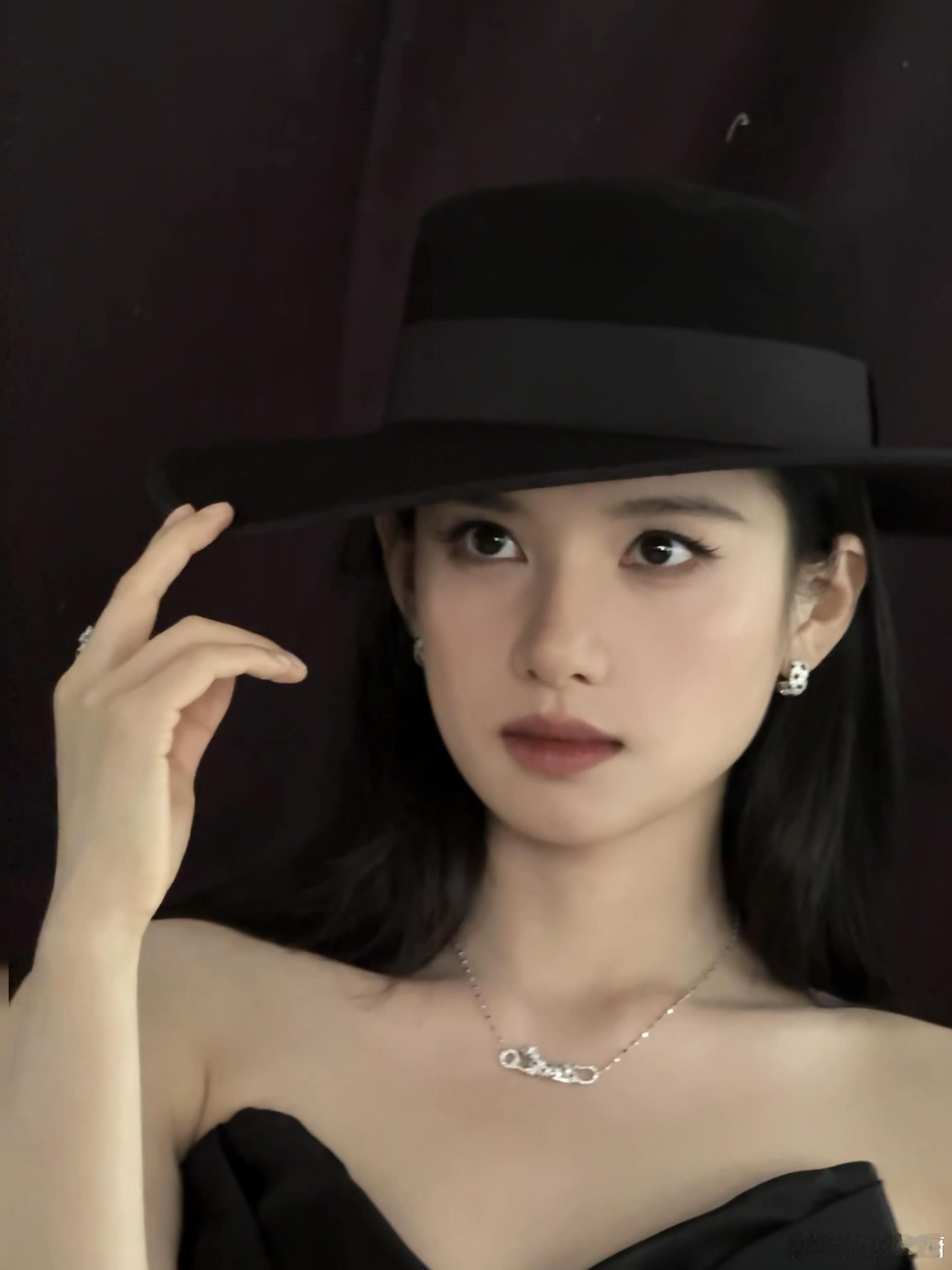 张婧仪 | 95花唯一地母系美人！绝美骨相！张婧仪 大方的美时尚灵感解读 ​​​