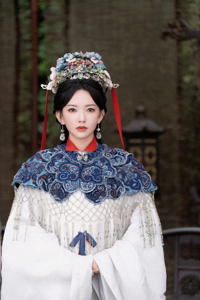 程潇去看了妹妹的毕业大戏 被路人偶遇到低调现身妹妹的毕业大戏现场，默默为家人捧场