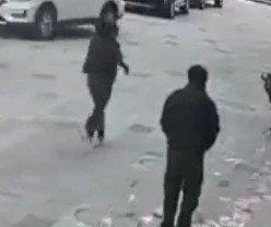 【4万元现金被刮飞众人合力找回】当事人回应4万现金刮飞众人帮捡回近日，河北保定。