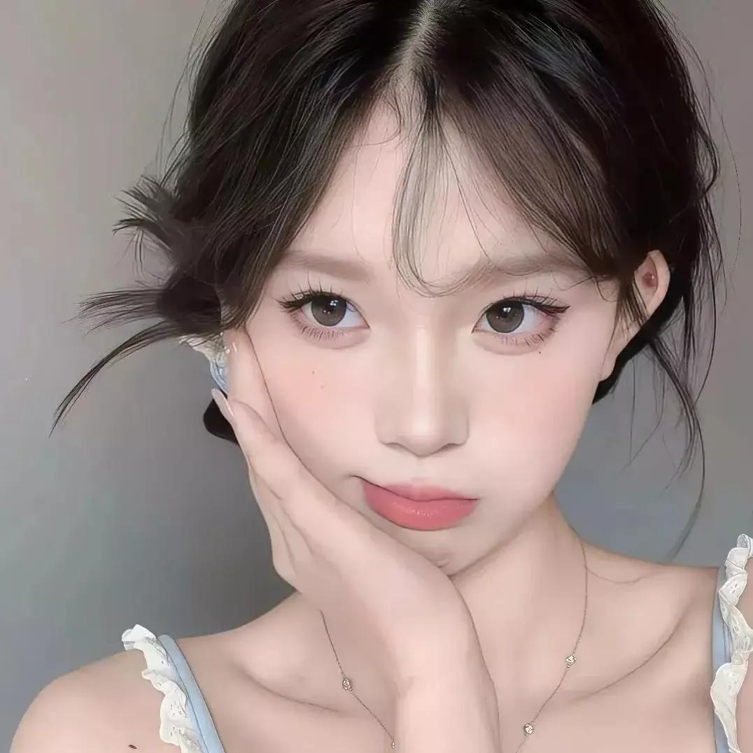 柔美少女，浅笑轻抚，梦幻般的美自然清新美少女 温柔美少女 温柔白裙少女 温柔感美