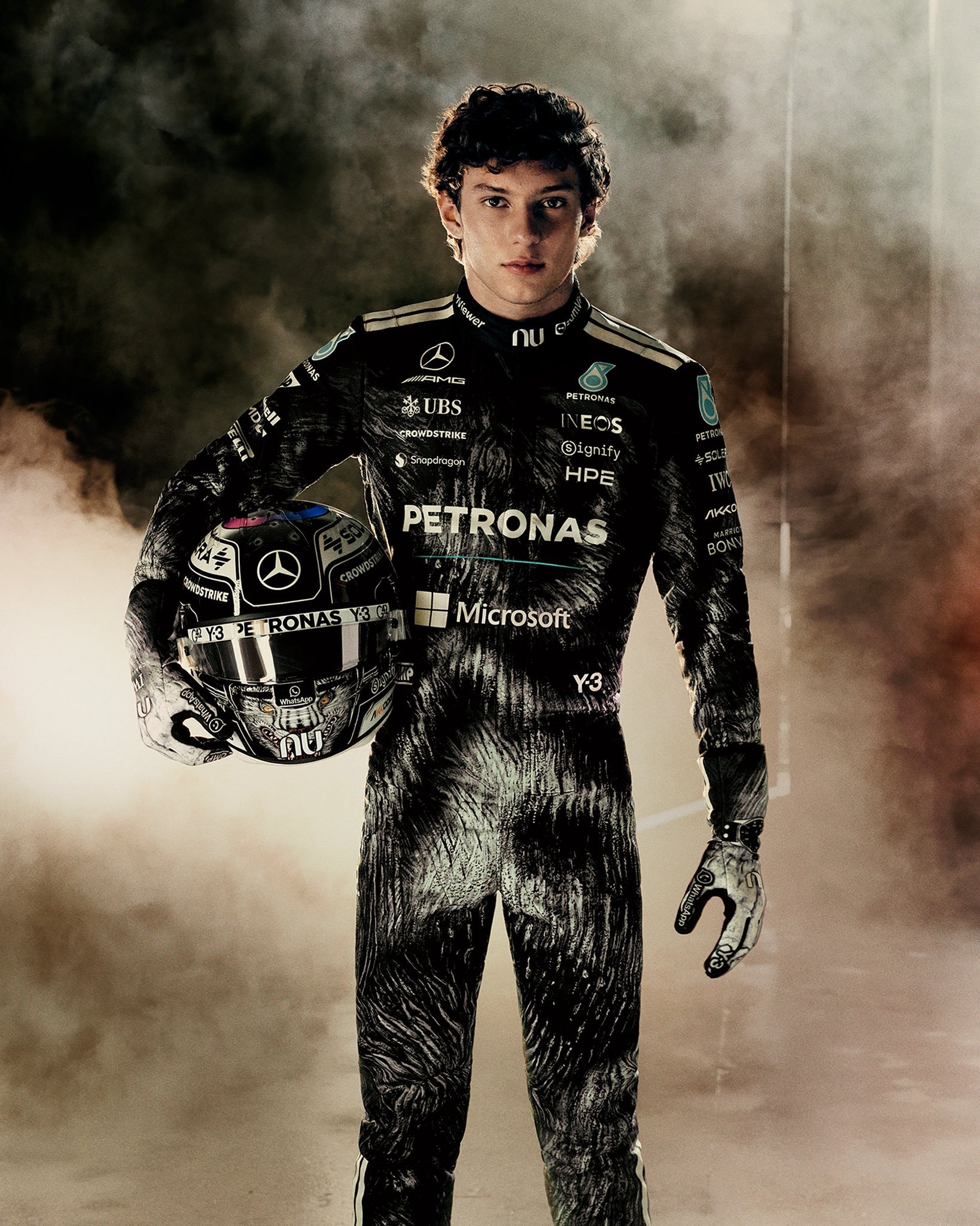 梅赛德斯车队本周F1日本🇯🇵大奖赛特别版赛车服👀……emm“油漆工”（bu