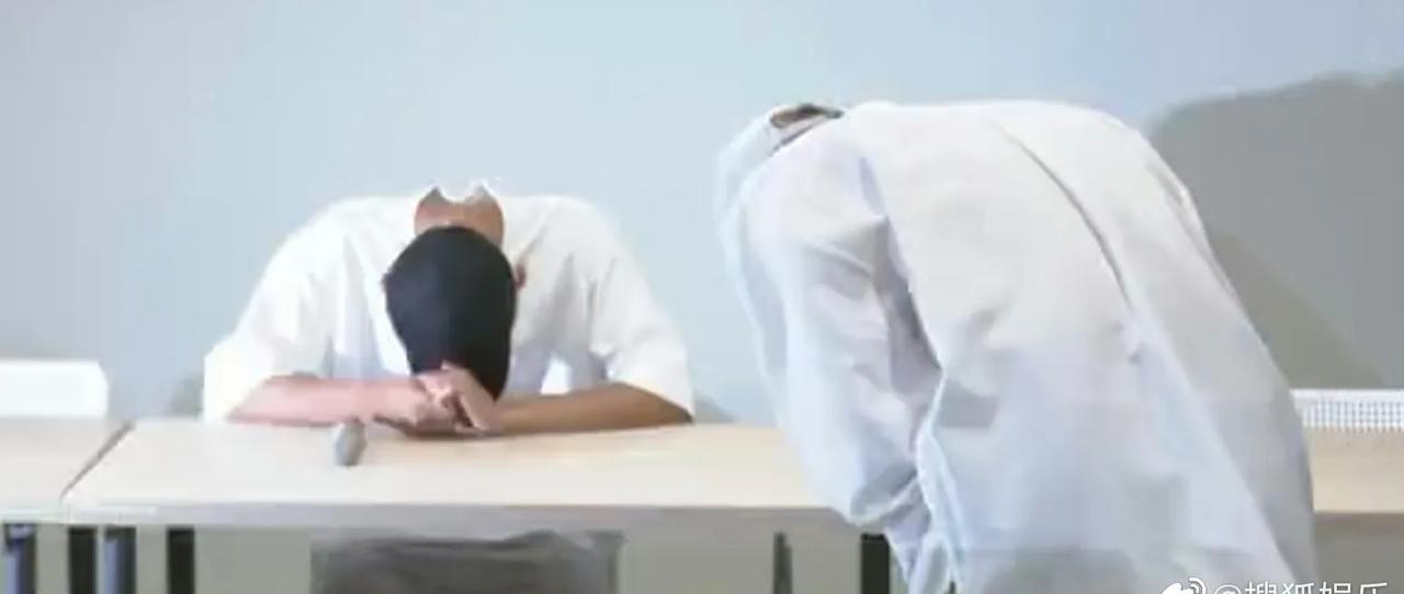 炎亚纶突现受害者现场新闻发布会，向受害者鞠躬道歉求原谅，对于炎亚纶来说，是一失足