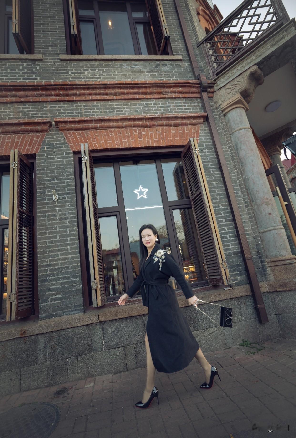 女人五十了，老了吗五十岁的女人有丰富的人生阅历。