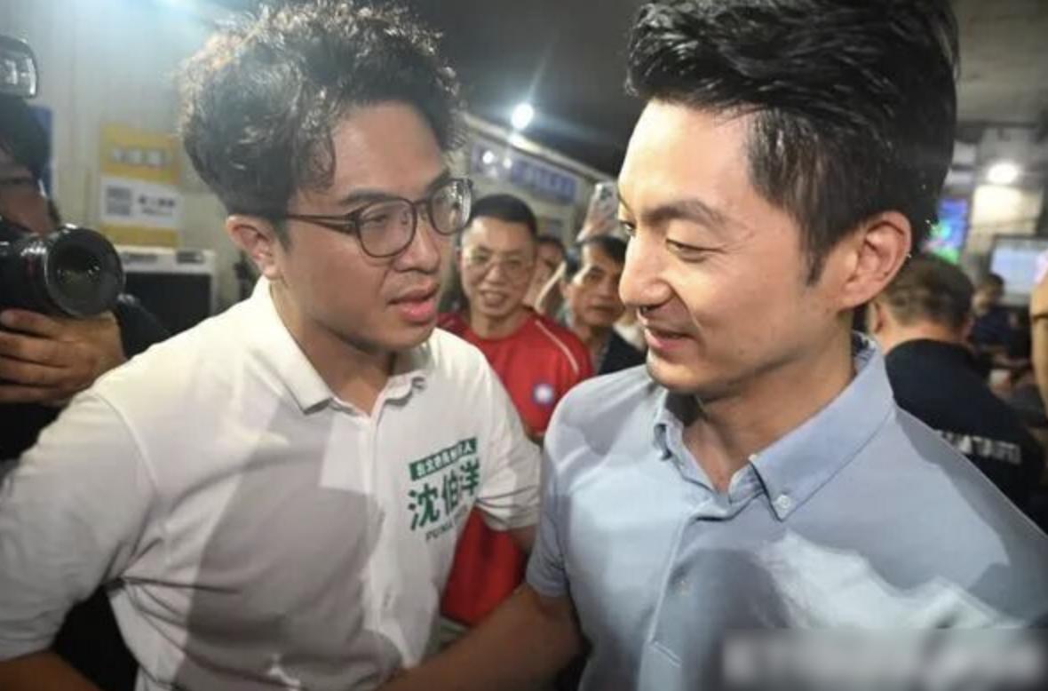 顶得住吗？蒋万安陷学历风波，“绿营”持续猛攻！

蒋万安近日也陷入学历风波。原来