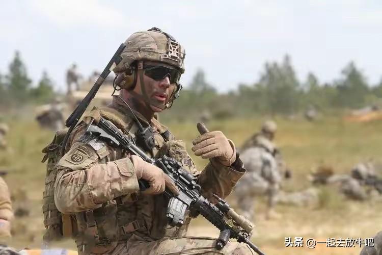 美国斩首行动，成功的原因:
1、强大的情报支持。
2、强大的军事力量。
3、丰富