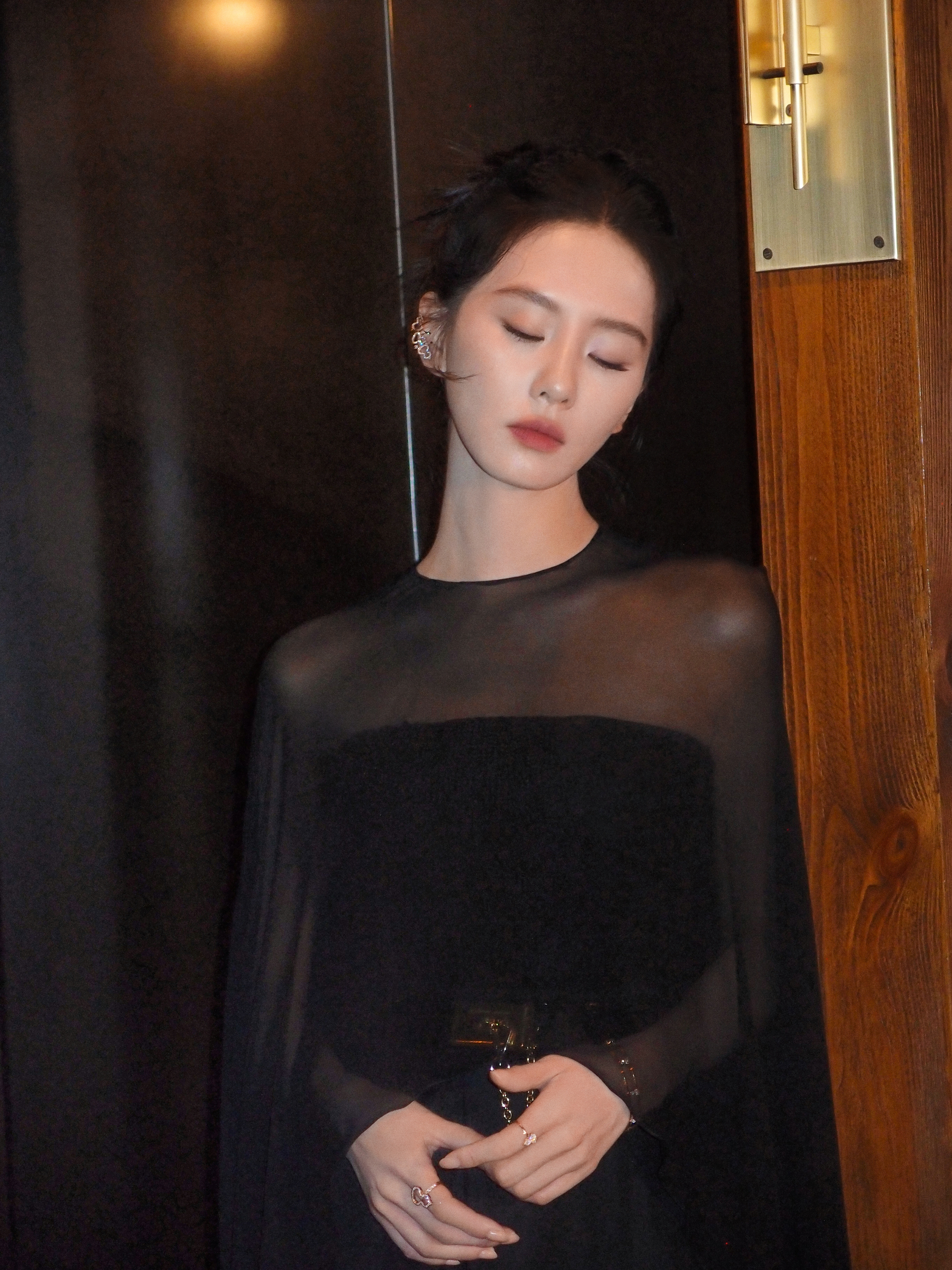 刘诗诗，黑纱魅力妆造大片 ​​​
